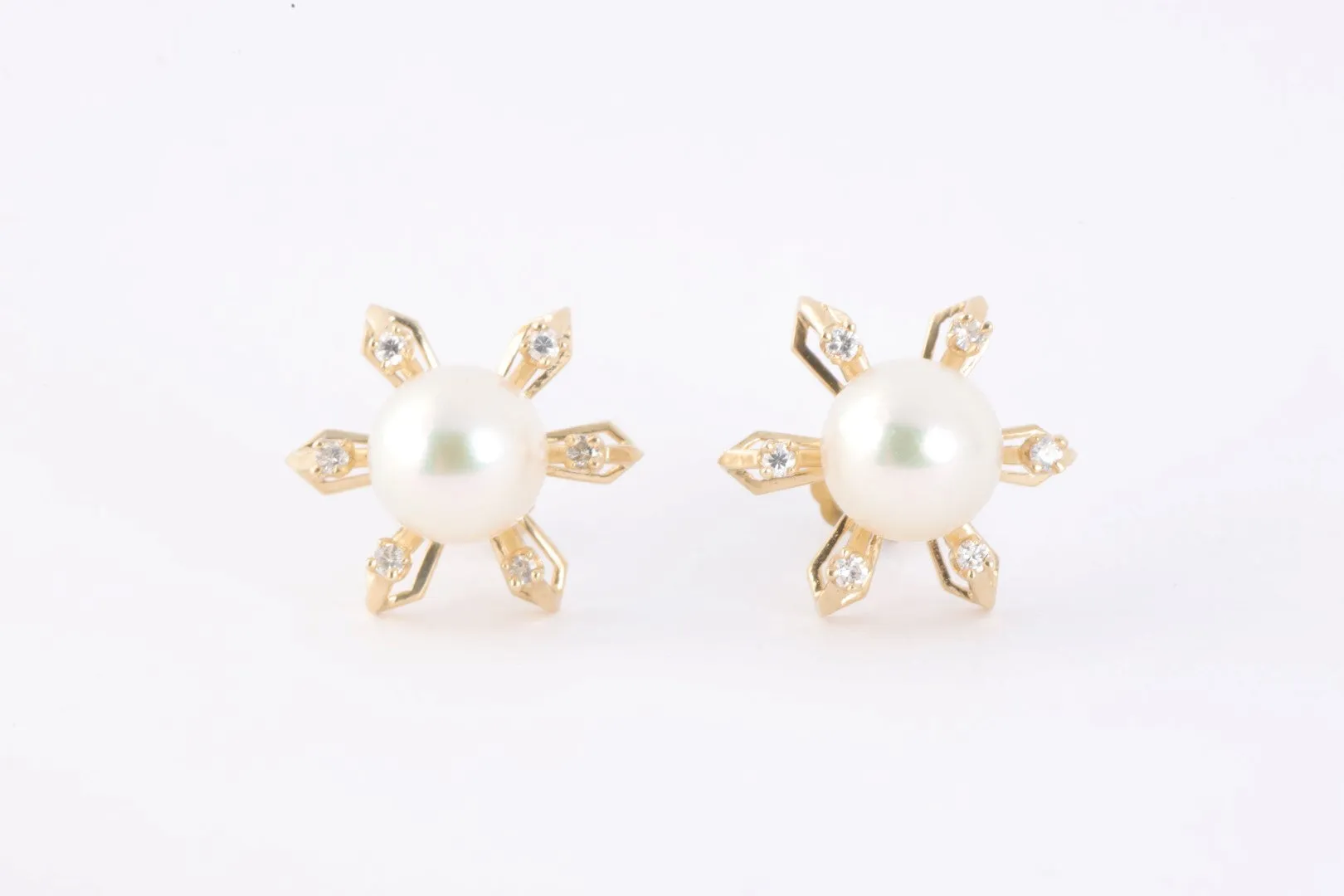 14k Yellow Gold Pearl 0.18tcw Diamond Earrings (4.06g.)