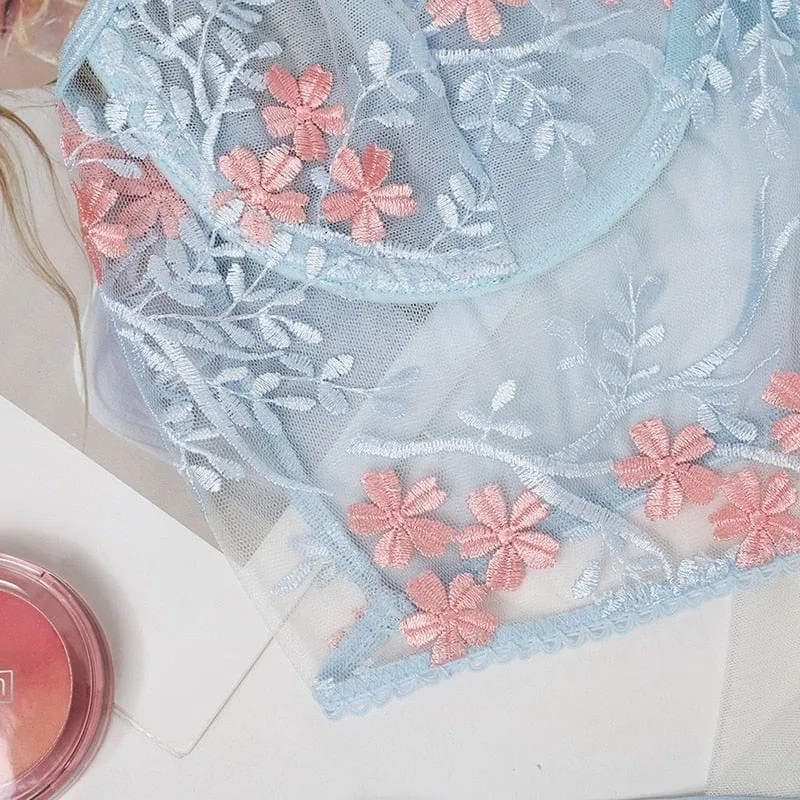 Conjunto de lencería azul de encaje floral