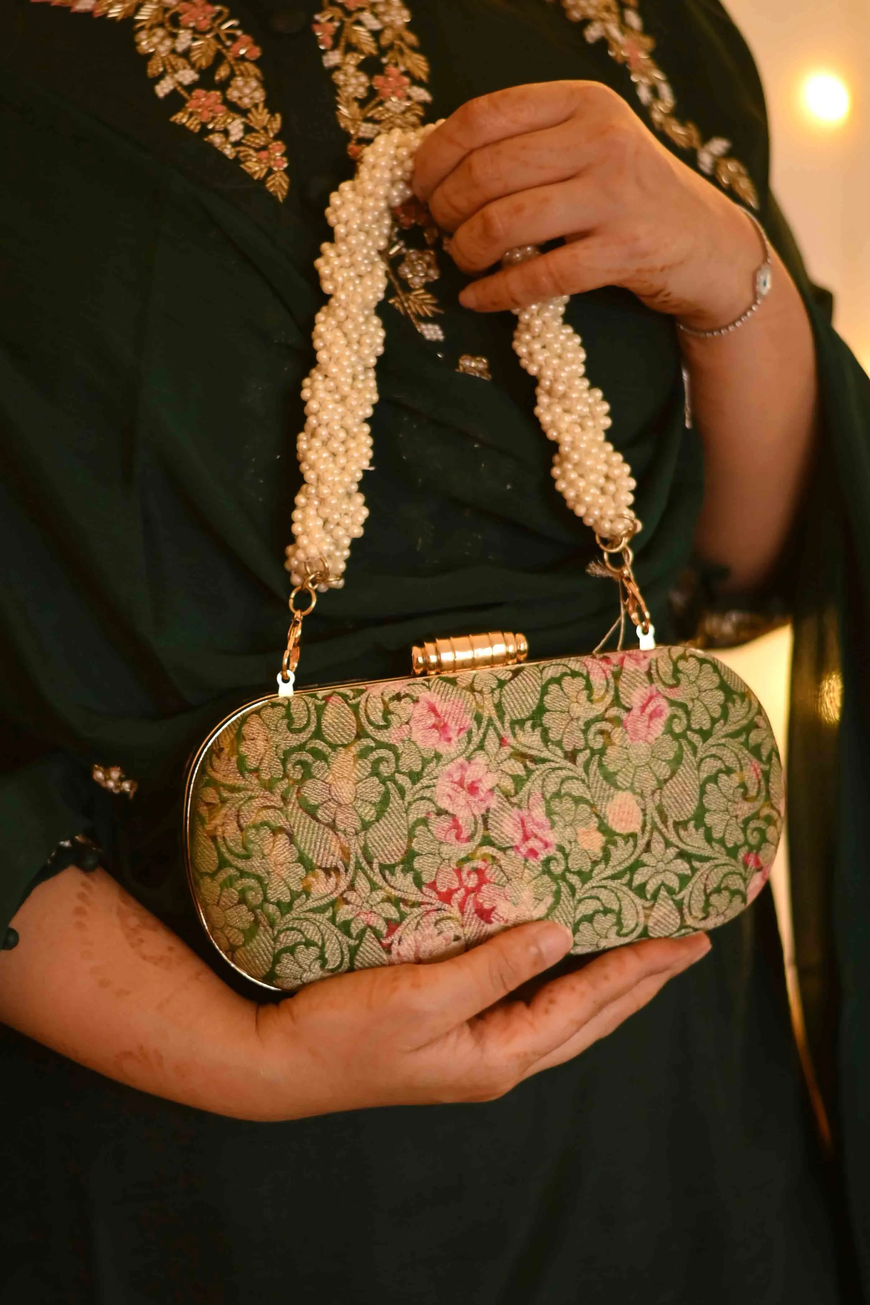 Elora Capsule Clutch - Green